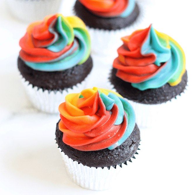 Rainbow Swirl Cupcakes with Gifbera Silver Foil Cupcake Liners